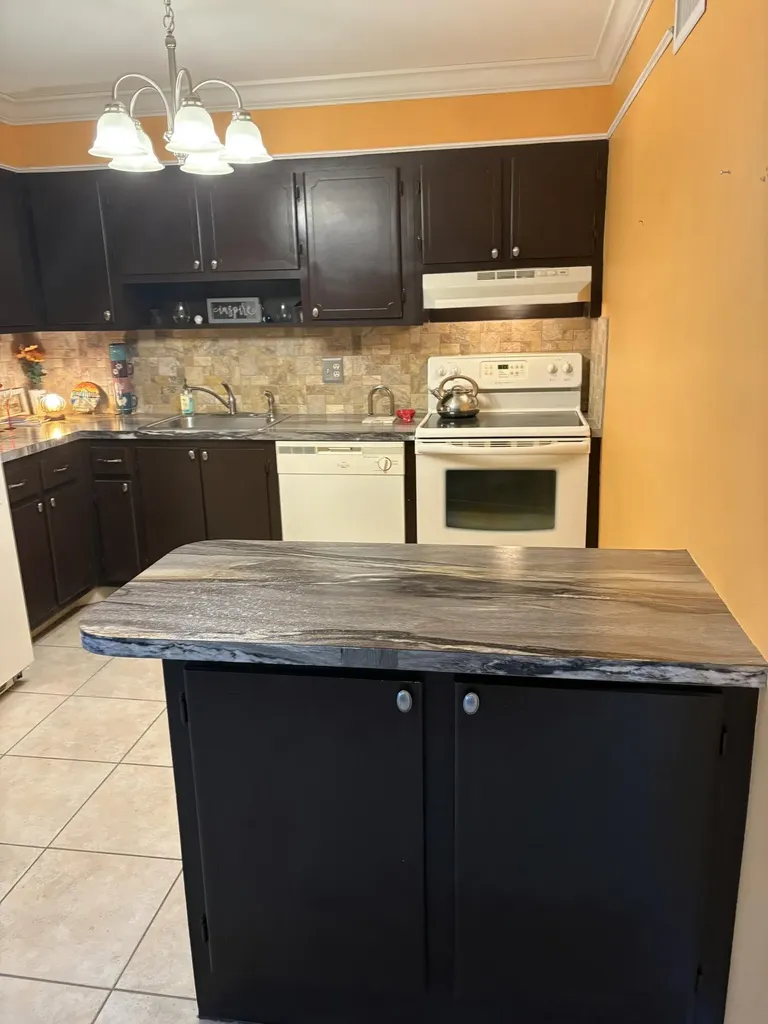 304 Wellington E West Palm Beach FL 33417