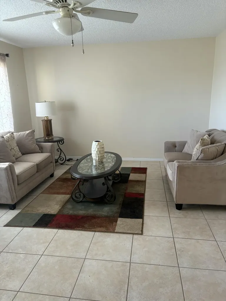 304 Wellington E West Palm Beach FL 33417