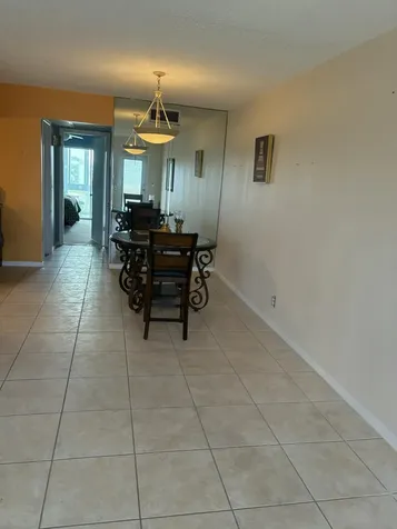 304 Wellington E West Palm Beach FL 33417