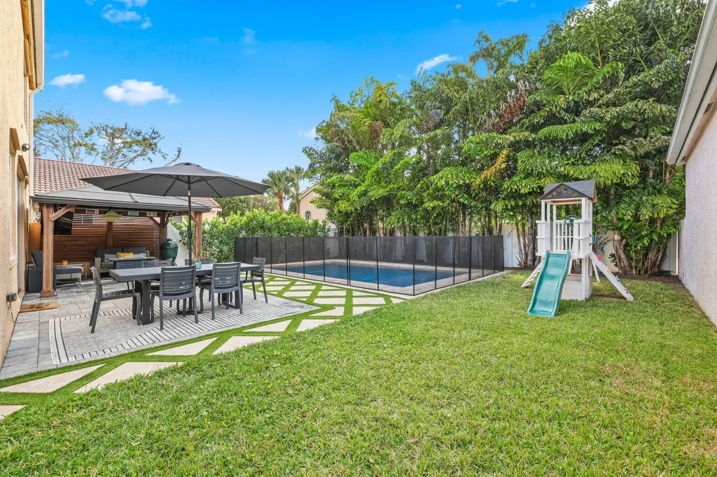 6939 Dawntree Court Lake Worth FL 33467