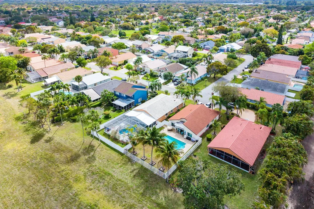 4797 NW 7th Place Deerfield Beach FL 33442