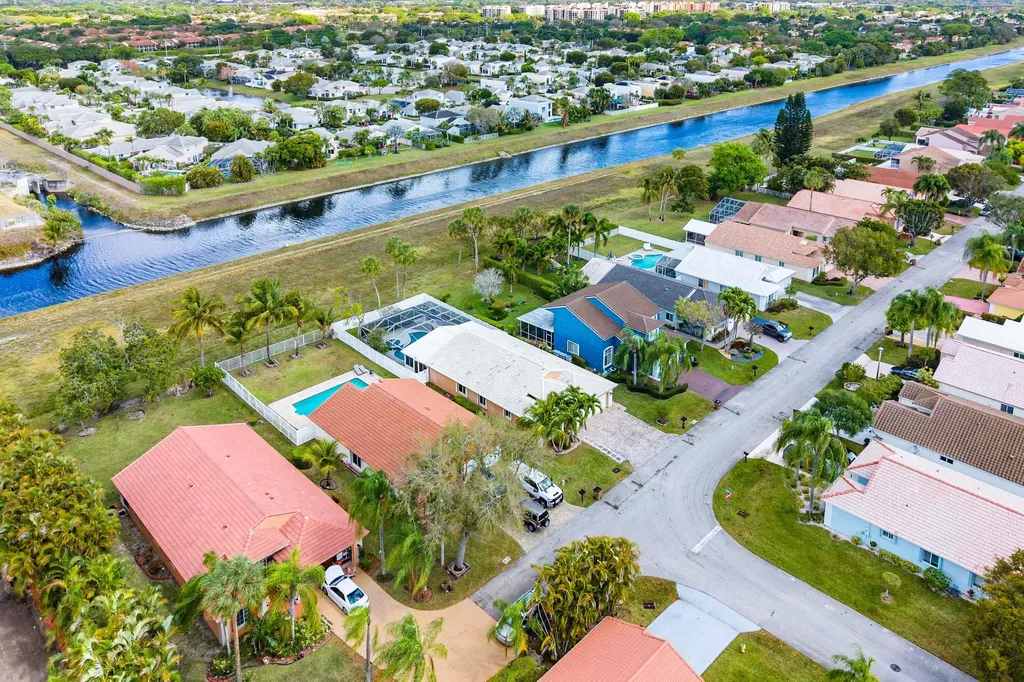 4797 NW 7th Place Deerfield Beach FL 33442