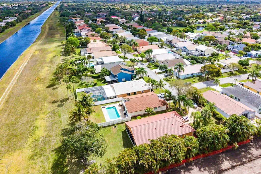 4797 NW 7th Place Deerfield Beach FL 33442