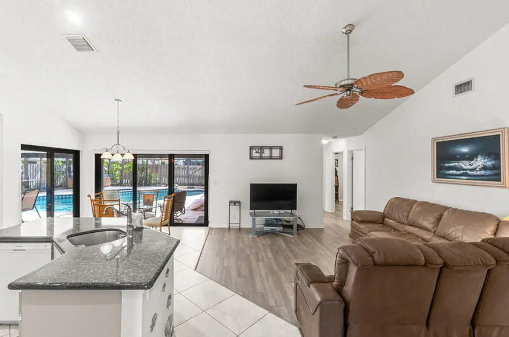 6016 Sunberry Circle Boynton Beach FL 33437