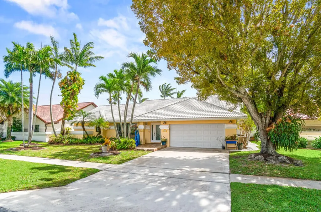 6016 Sunberry Circle Boynton Beach FL 33437