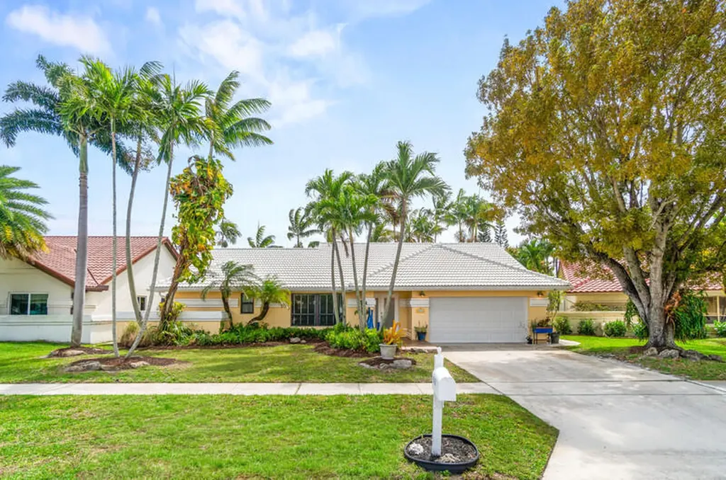 6016 Sunberry Circle Boynton Beach FL 33437