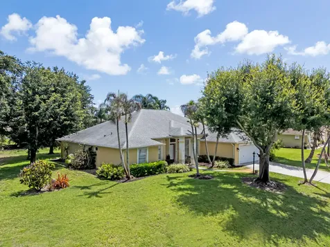 2017 SE Allamanda Drive Port St Lucie FL 34952