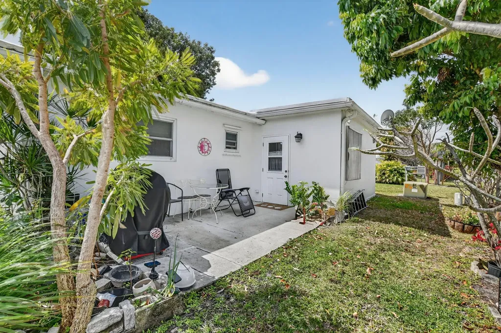121 NW 28th Court Pompano Beach FL 33064
