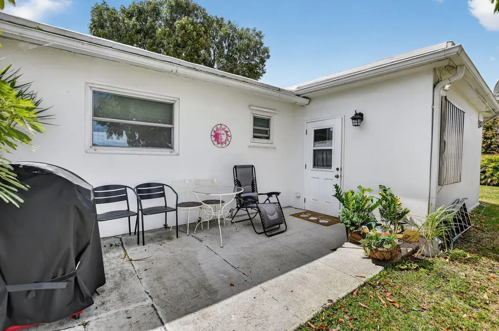 121 NW 28th Court Pompano Beach FL 33064