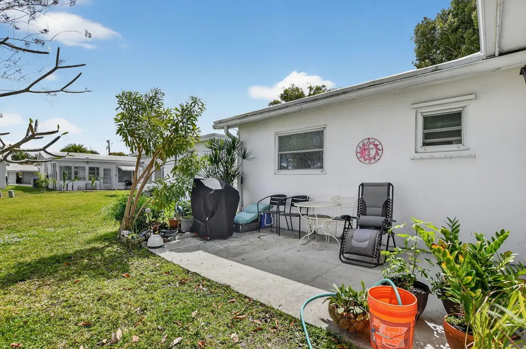 121 NW 28th Court Pompano Beach FL 33064