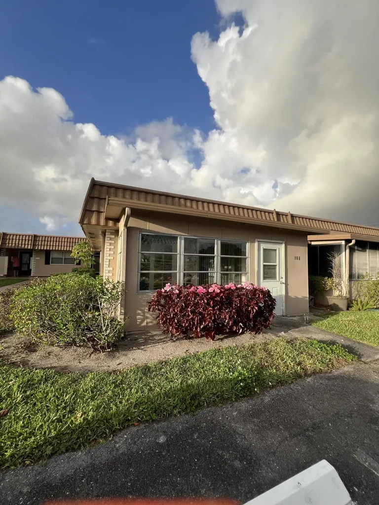 322 Seville N Delray Beach FL 33446
