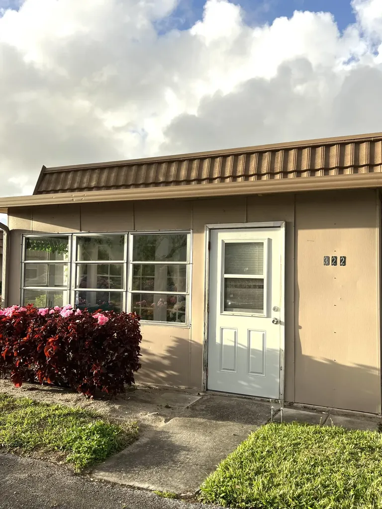 322 Seville N Delray Beach FL 33446