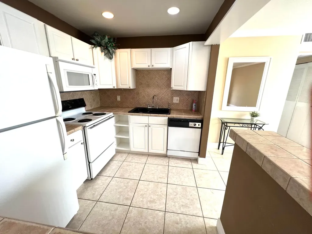 322 Seville N Delray Beach FL 33446