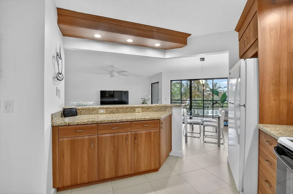 5851 Camino Del Sol Boca Raton FL 33433