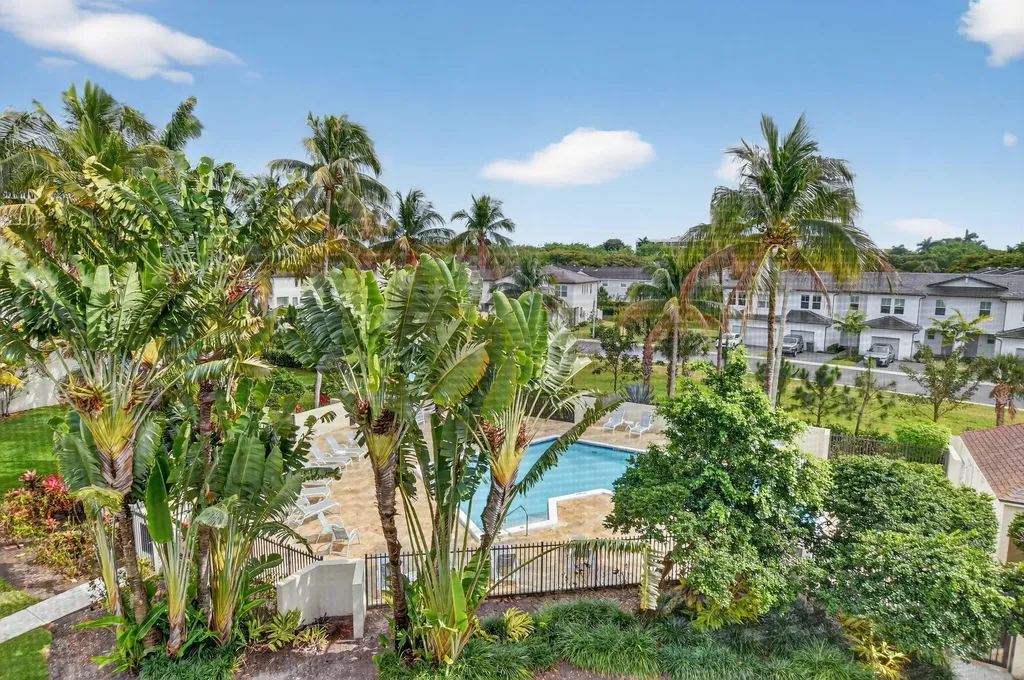 5851 Camino Del Sol Boca Raton FL 33433