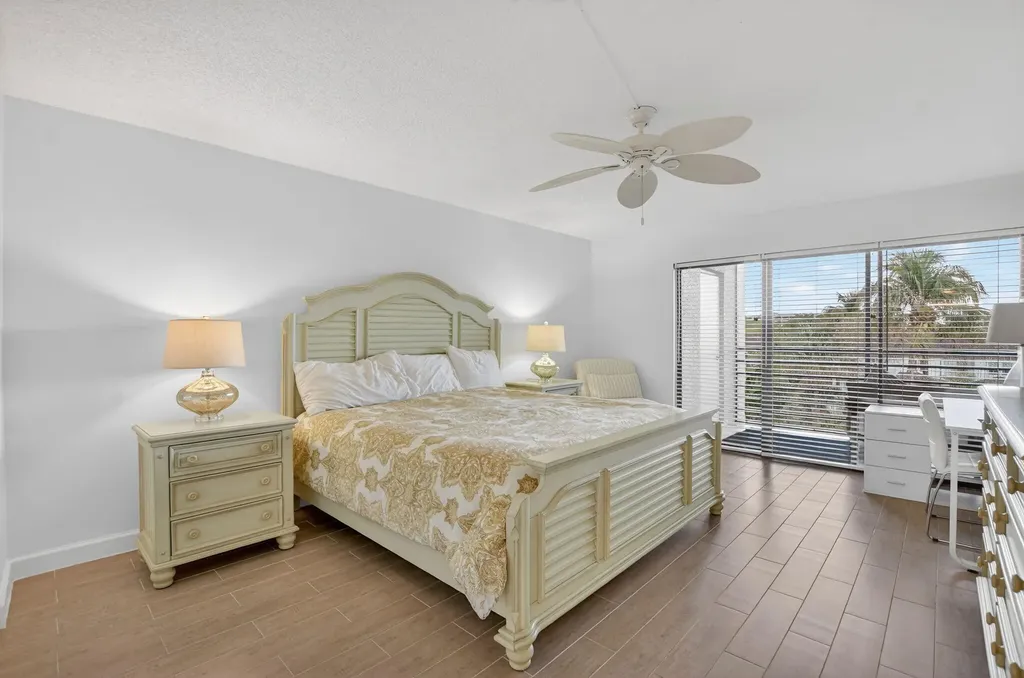 5851 Camino Del Sol Boca Raton FL 33433