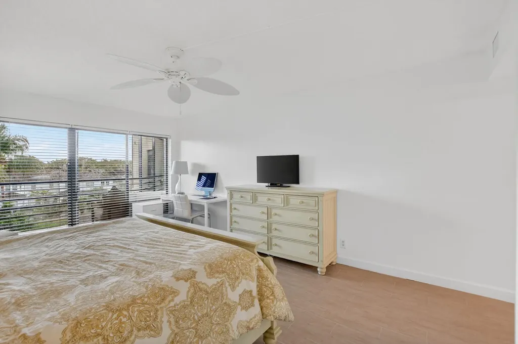 5851 Camino Del Sol Boca Raton FL 33433