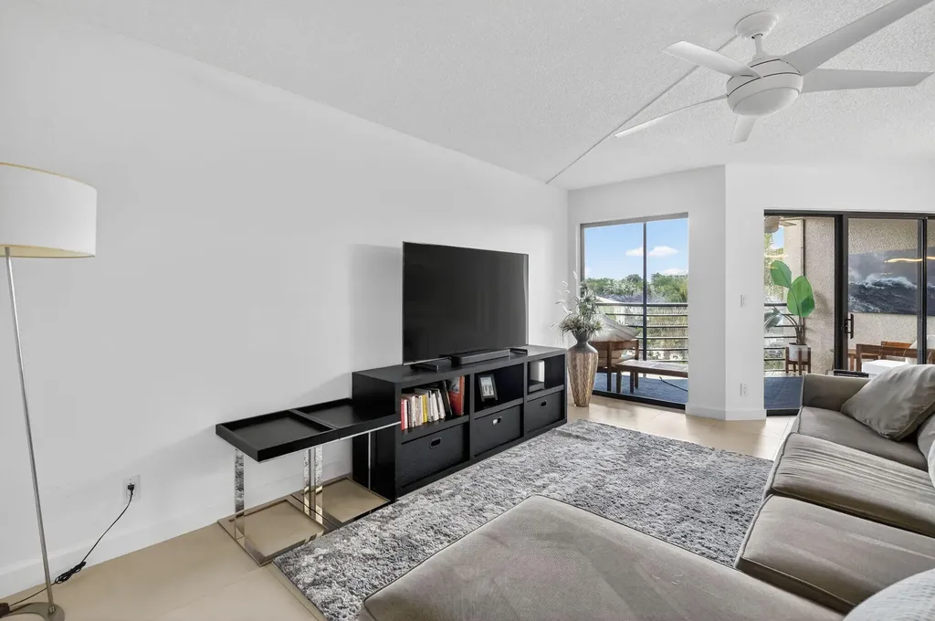 5851 Camino Del Sol Boca Raton FL 33433