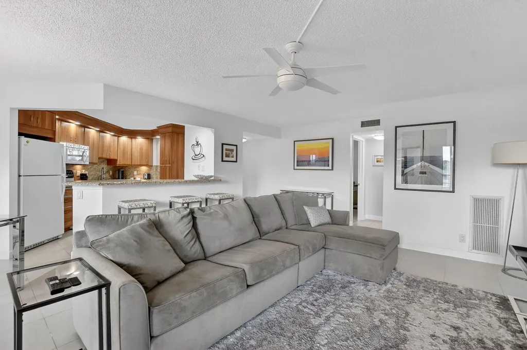 5851 Camino Del Sol Boca Raton FL 33433