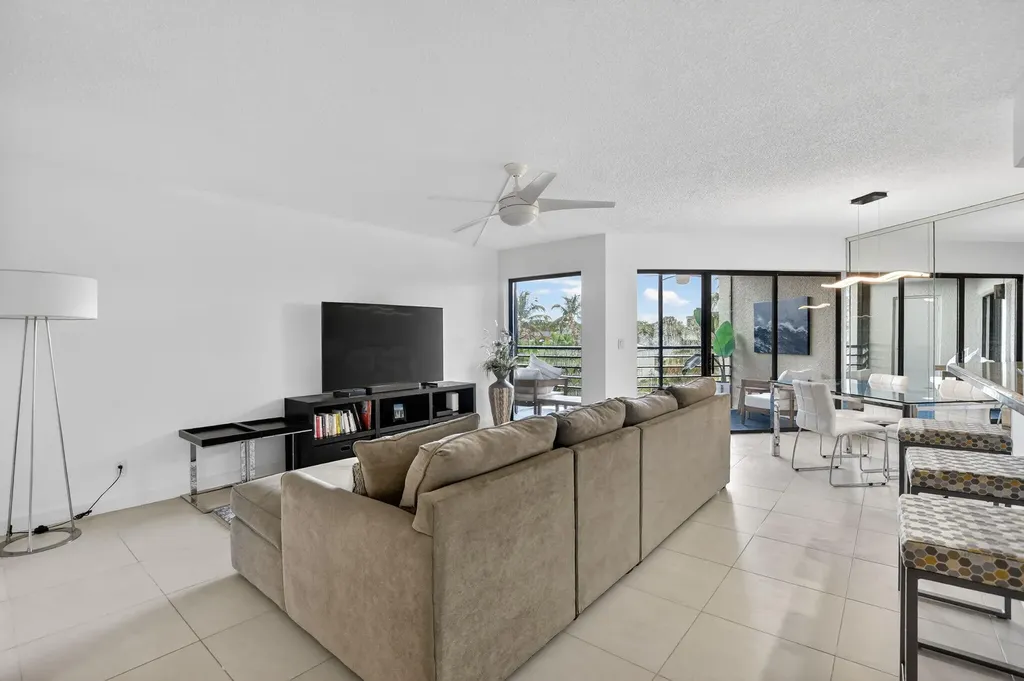 5851 Camino Del Sol Boca Raton FL 33433