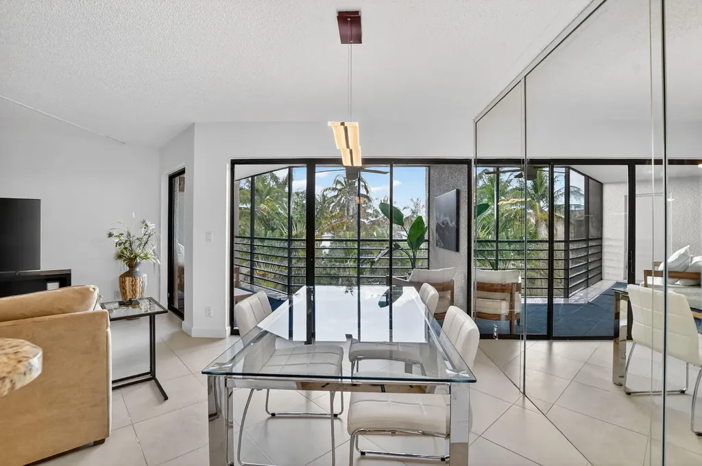 5851 Camino Del Sol Boca Raton FL 33433
