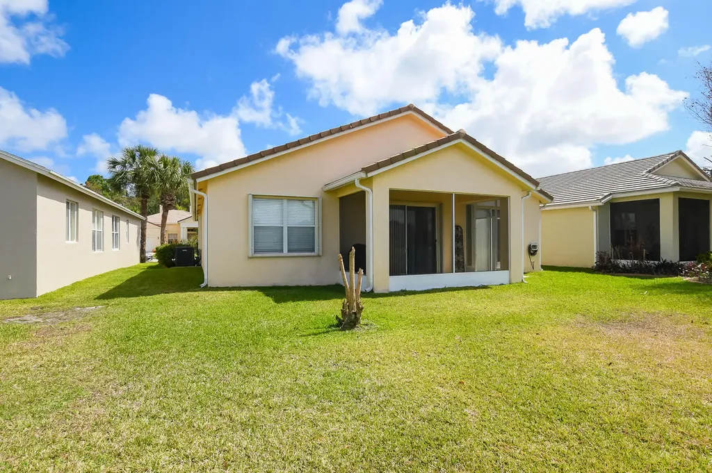 350 SW Lake Forest Way Port St Lucie FL 34986