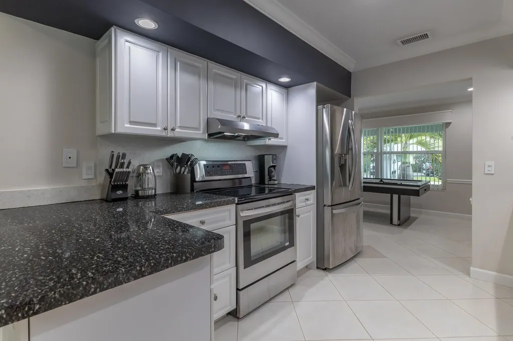 498 NE 47th Street Boca Raton FL 33431