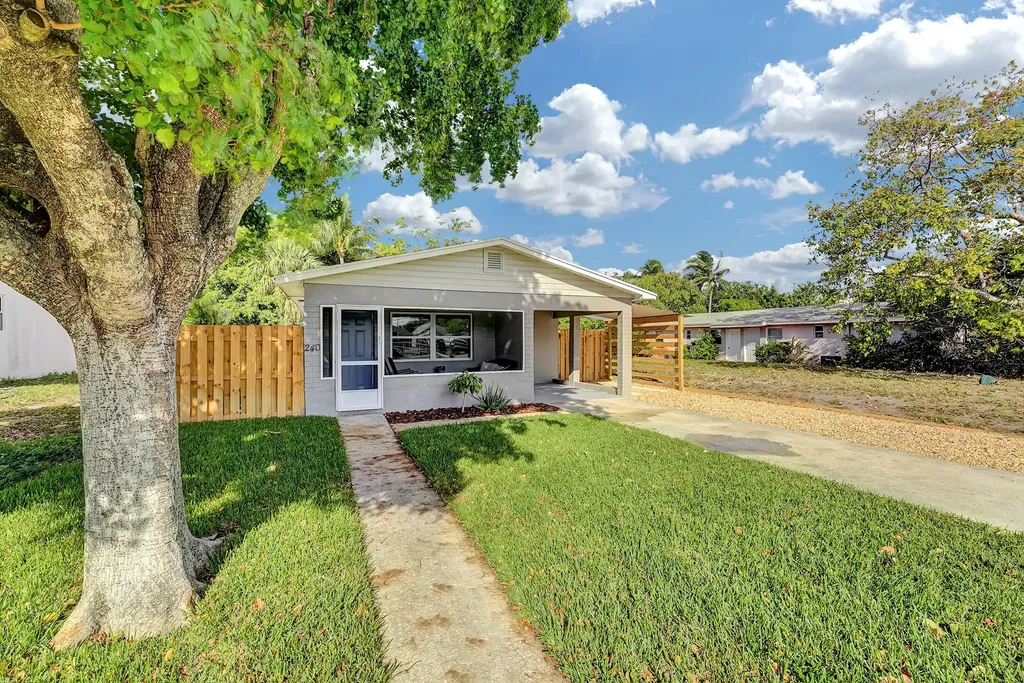 240 NW 9th Avenue Delray Beach FL 33444