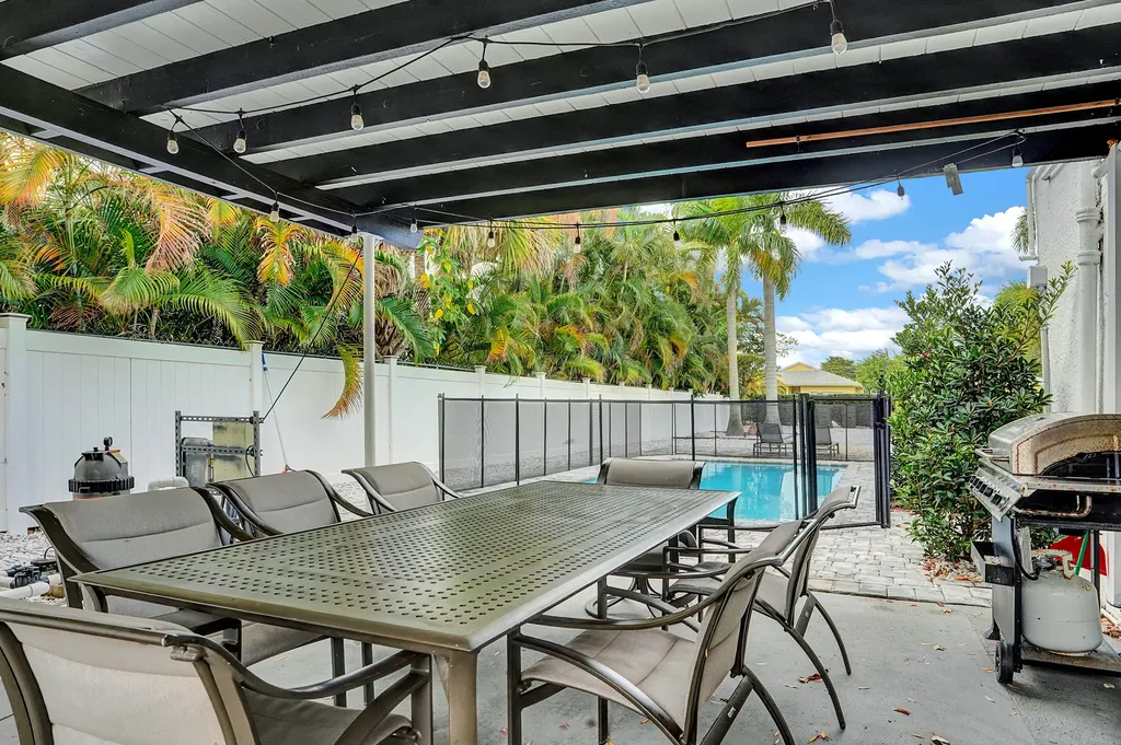 311 SE 3rd Avenue Delray Beach FL 33483