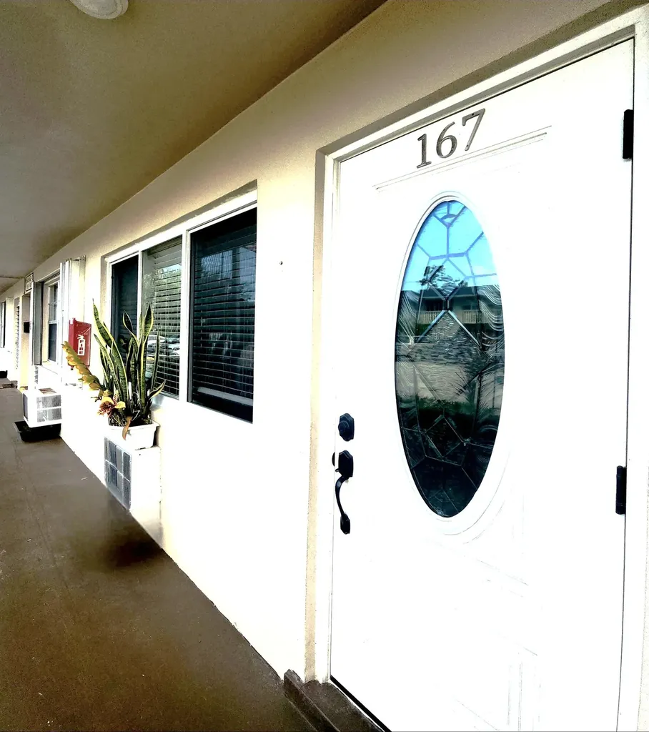 167 Sussex I West Palm Beach FL 33417