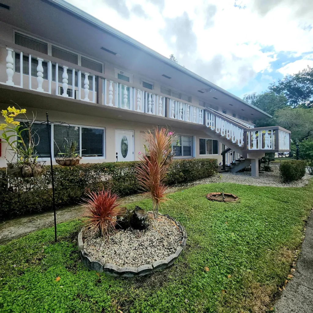 167 Sussex I West Palm Beach FL 33417