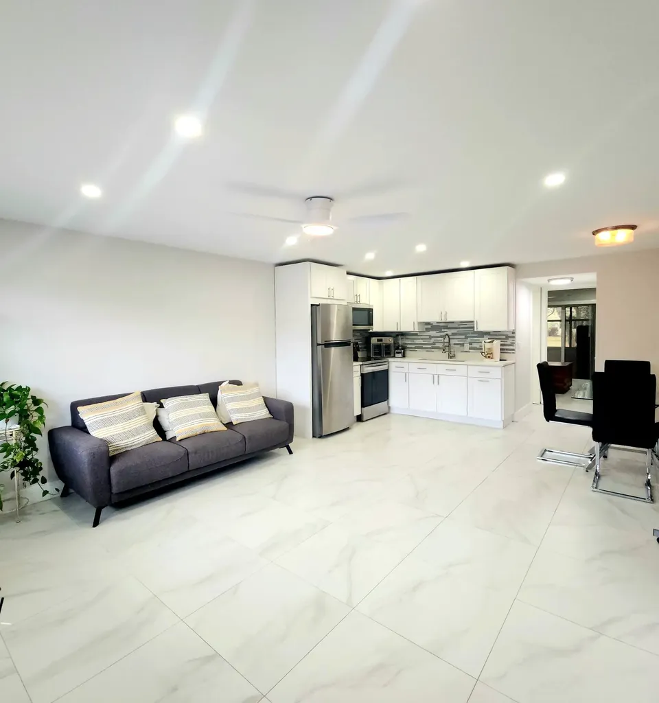 167 Sussex I West Palm Beach FL 33417