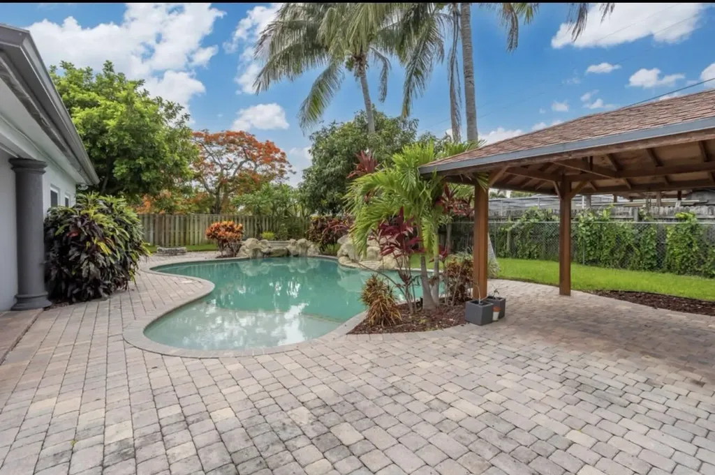 603 SE 7th Avenue Deerfield Beach FL 33441