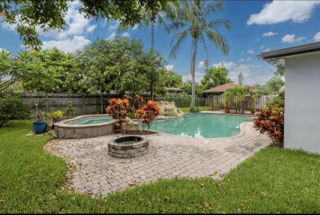 603 SE 7th Avenue Deerfield Beach FL 33441