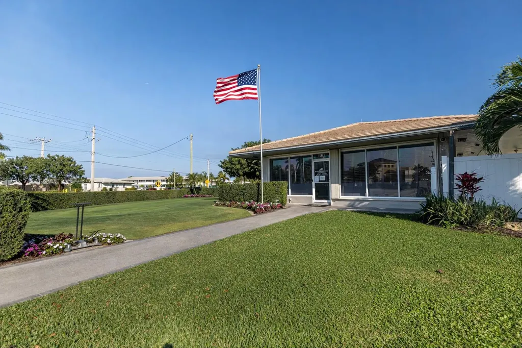 300 SW Golfview Terrace Boynton Beach FL 33426