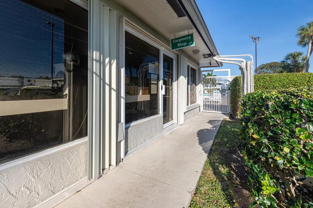 300 SW Golfview Terrace Boynton Beach FL 33426
