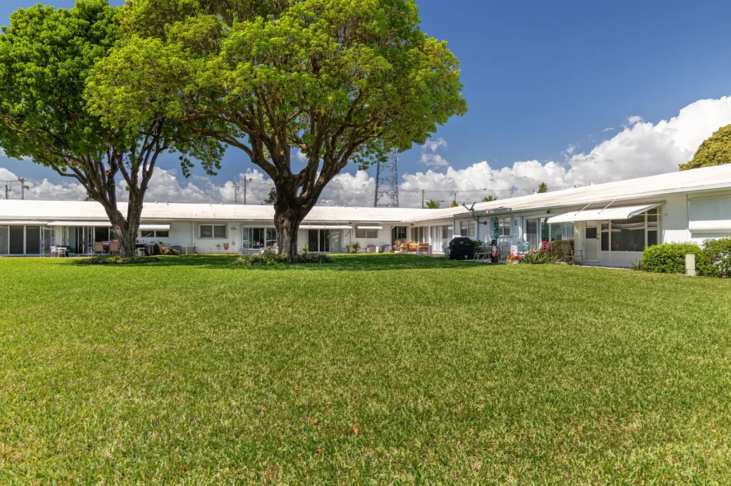300 SW Golfview Terrace Boynton Beach FL 33426