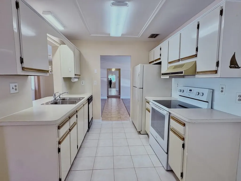 2003 SW 18th Street Boynton Beach FL 33426