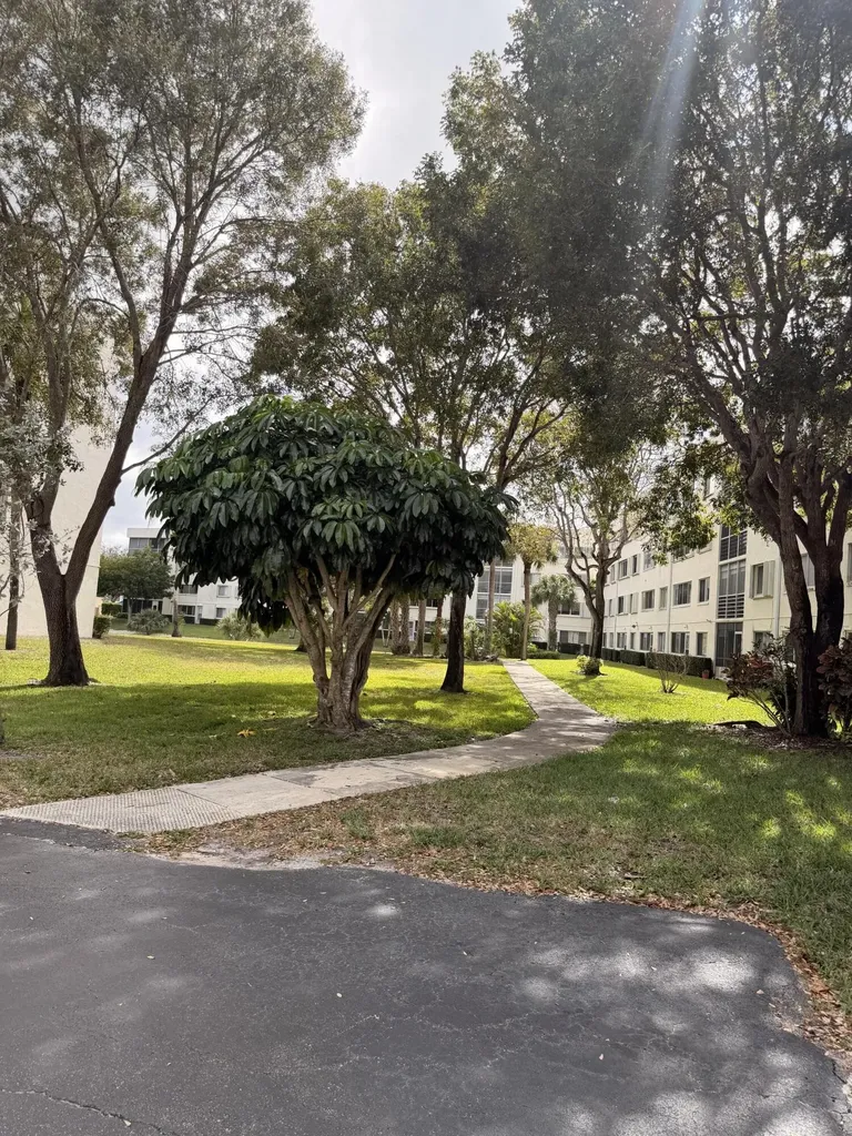 3146 Via Ponciana Lake Worth FL 33467