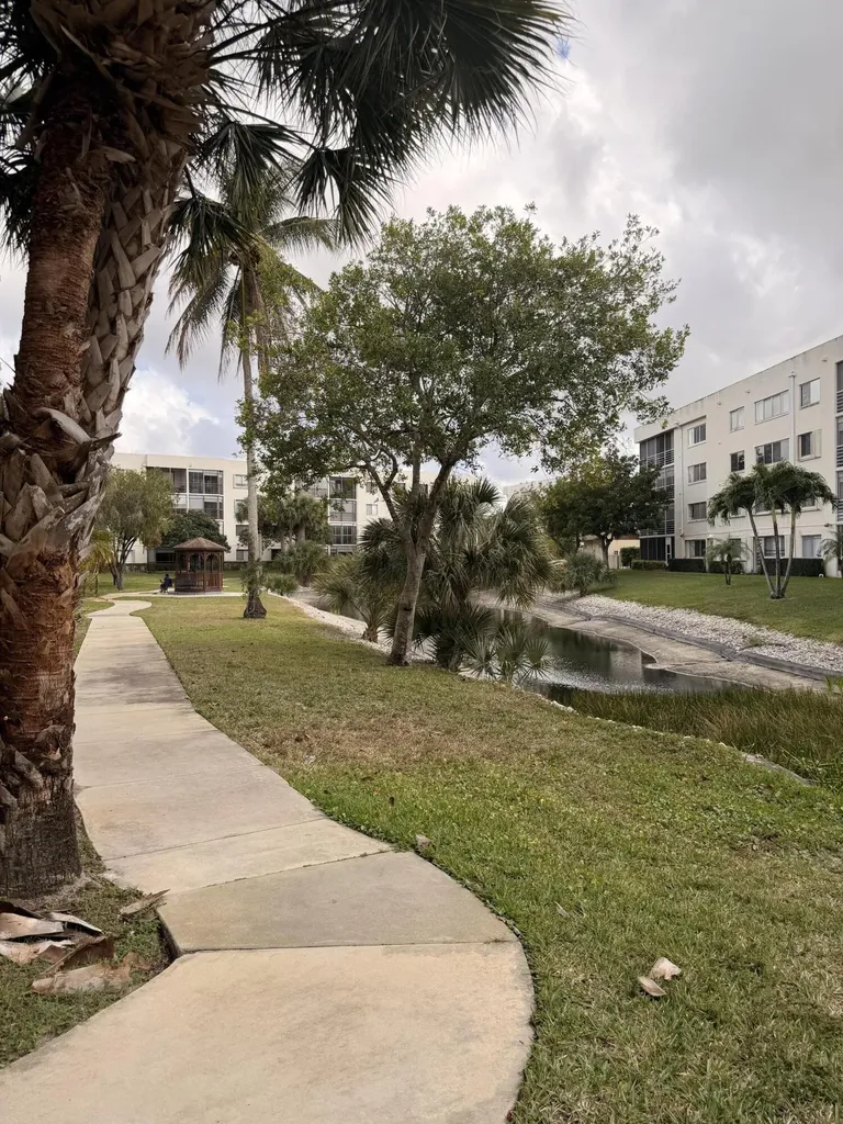 3146 Via Ponciana Lake Worth FL 33467