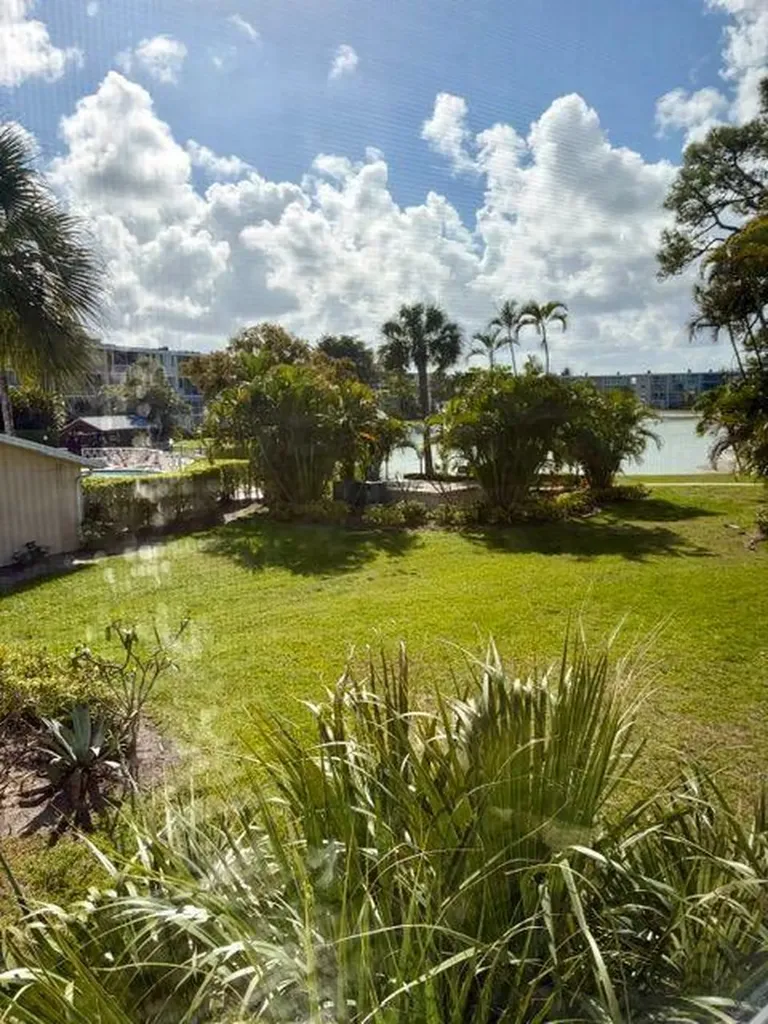 2562 N Garden Drive Lake Worth FL 33461
