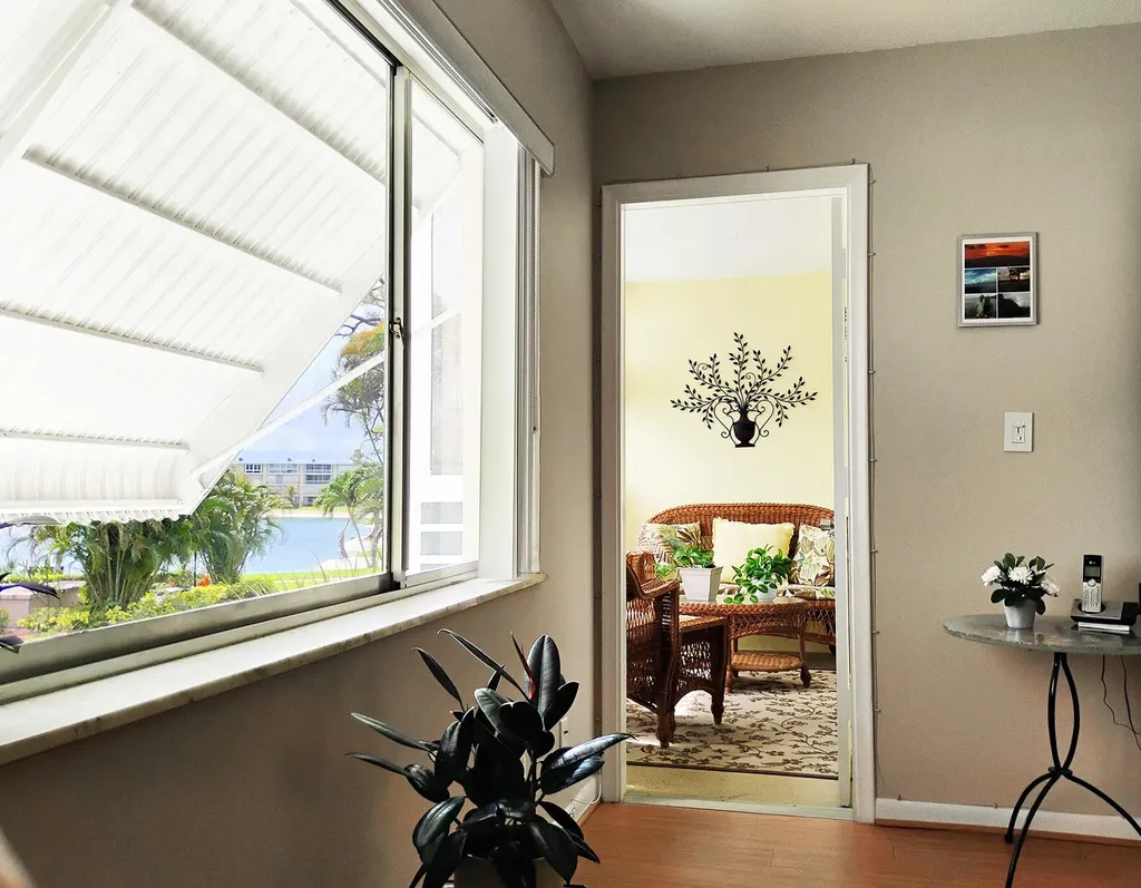 2562 N Garden Drive Lake Worth FL 33461
