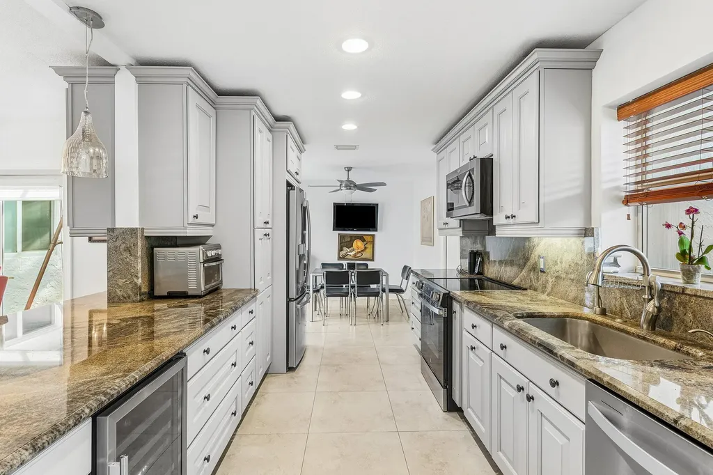 24 Cambridge Drive Boynton Beach FL 33436