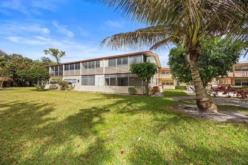 35 Sussex B West Palm Beach FL 33417