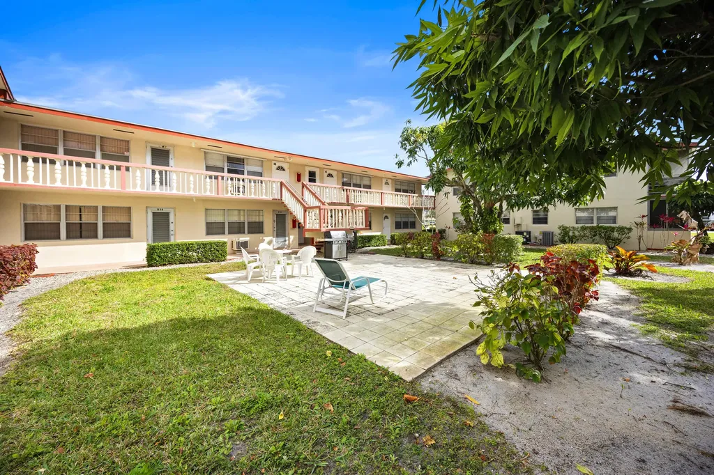 35 Sussex B West Palm Beach FL 33417
