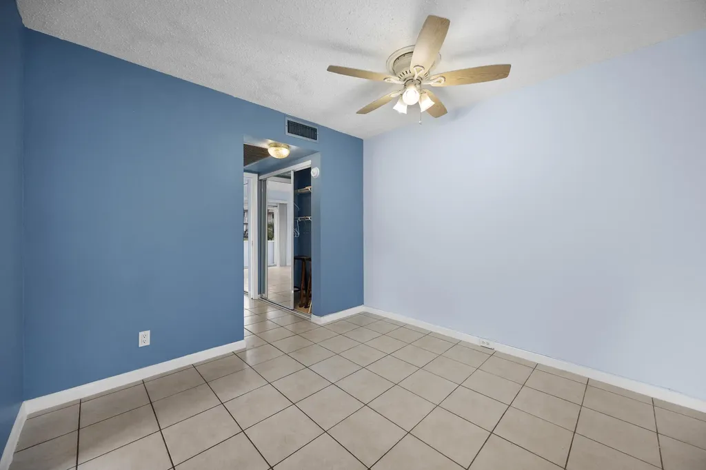 35 Sussex B West Palm Beach FL 33417