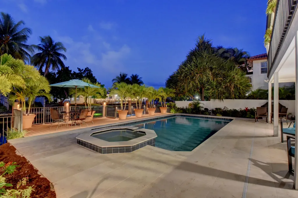 399 SW 15th Street Boca Raton FL 33432