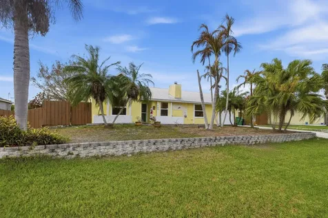 798 SW Carmelite Street Port St Lucie FL 34983