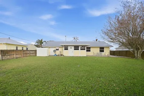 798 SW Carmelite Street Port St Lucie FL 34983