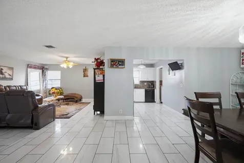 1301 SW 75th Avenue North Lauderdale FL 33068